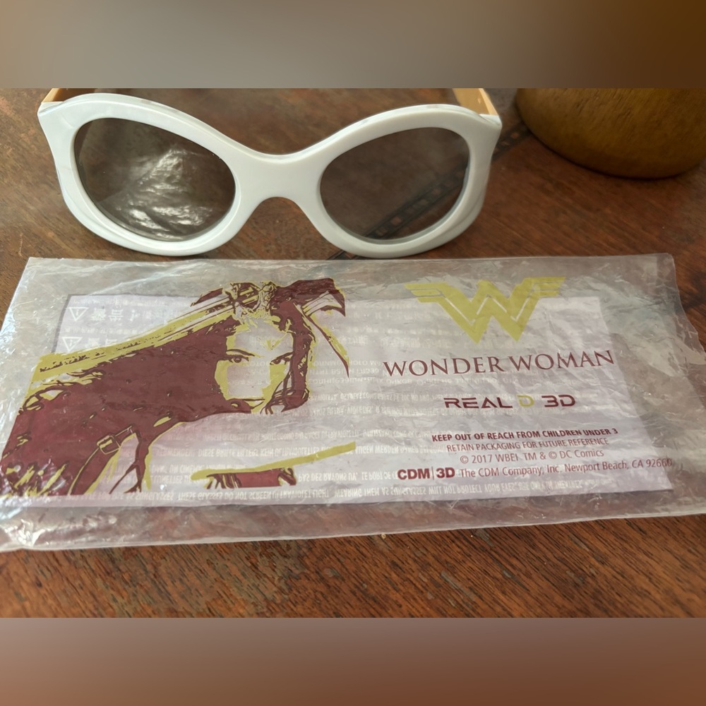 Wonder Woman 3D Glasses with White Frame